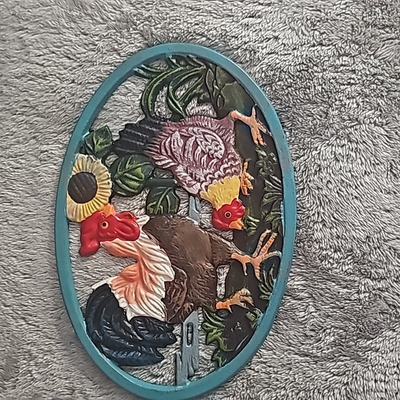 VINTAGE CHICKEN TRIVET CAST IRON HOT POT COUNTRY KITCHEN COTTAGE CORE FARM HOUSE - Picture 1 of 6